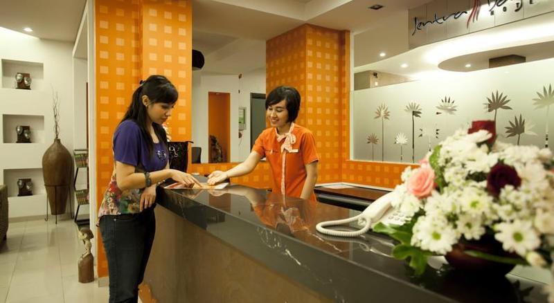Jentra Dagen Hotel Malioboro Джокьякарта Экстерьер фото