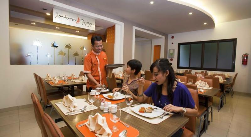 Jentra Dagen Hotel Malioboro Джокьякарта Экстерьер фото