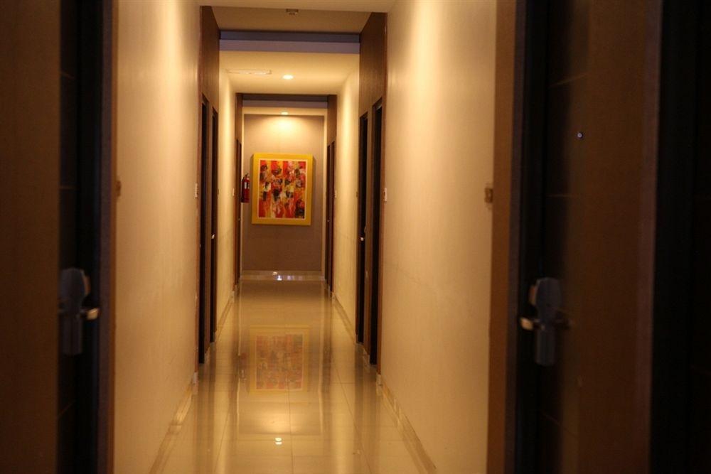 Jentra Dagen Hotel Malioboro Джокьякарта Экстерьер фото
