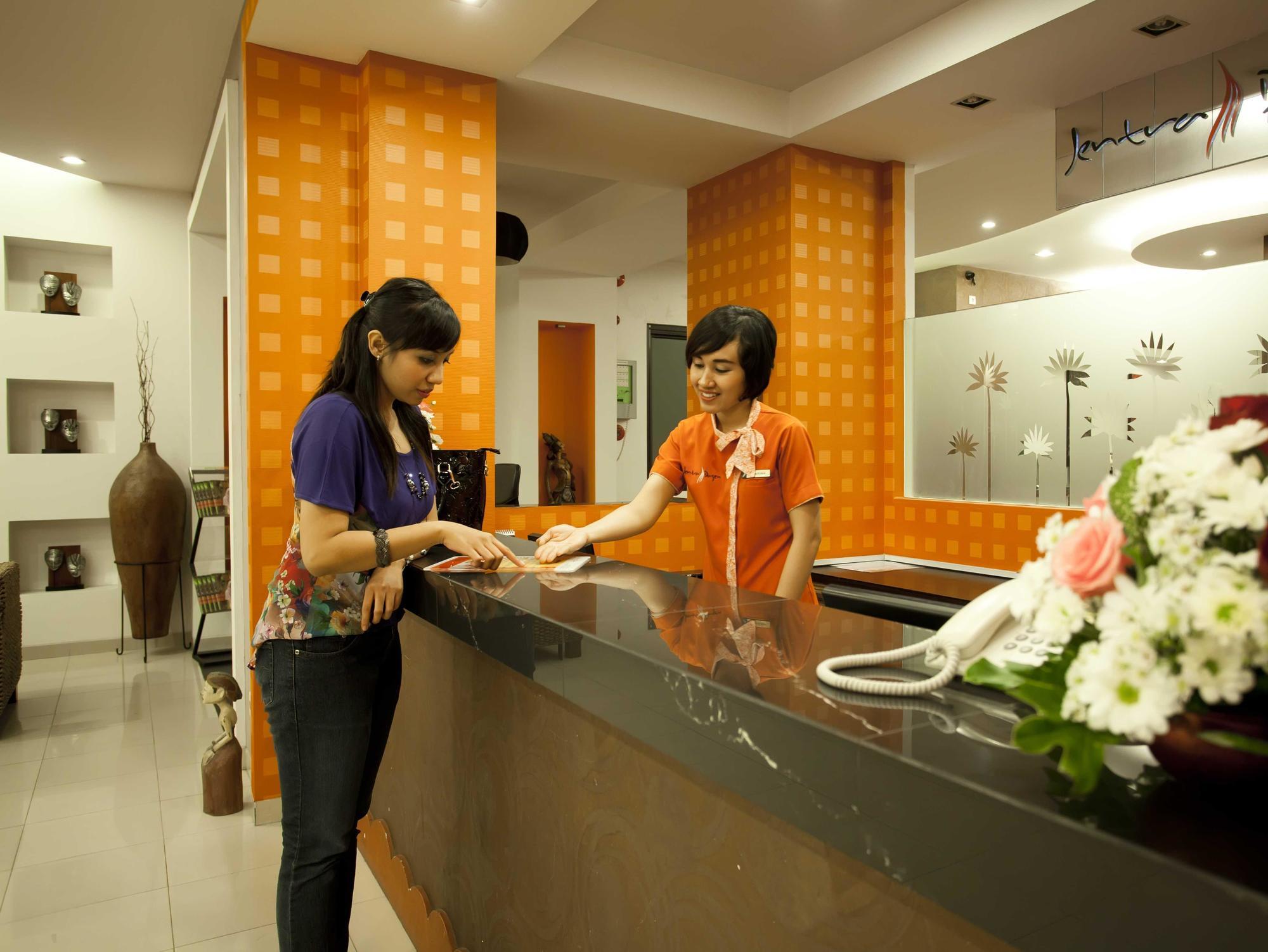 Jentra Dagen Hotel Malioboro Джокьякарта Экстерьер фото