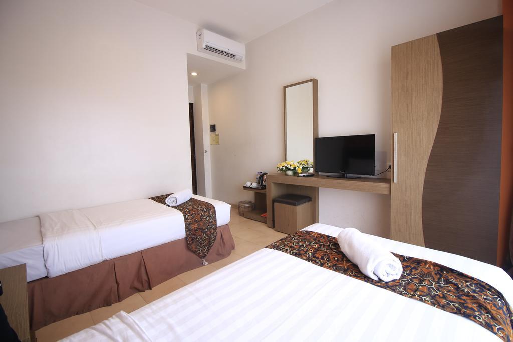 Jentra Dagen Hotel Malioboro Джокьякарта Экстерьер фото