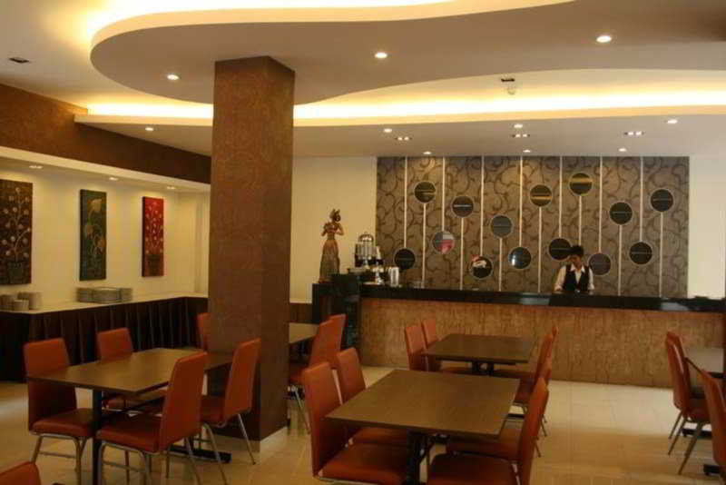 Jentra Dagen Hotel Malioboro Джокьякарта Экстерьер фото