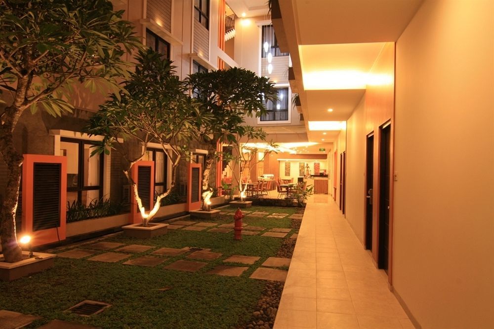 Jentra Dagen Hotel Malioboro Джокьякарта Экстерьер фото