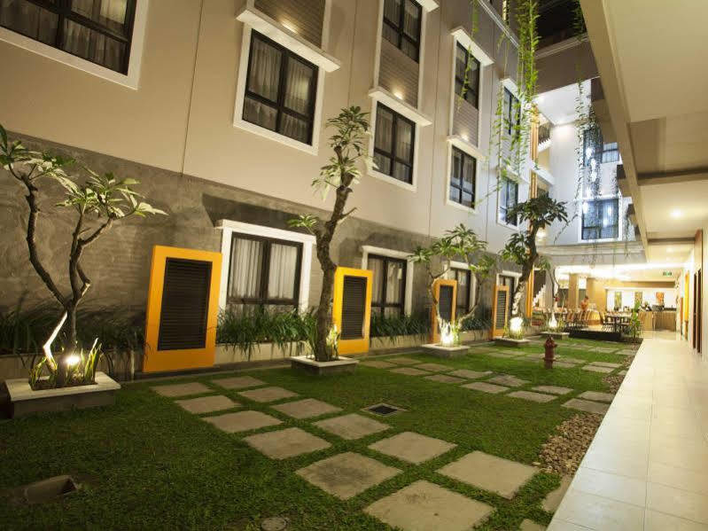 Jentra Dagen Hotel Malioboro Джокьякарта Экстерьер фото